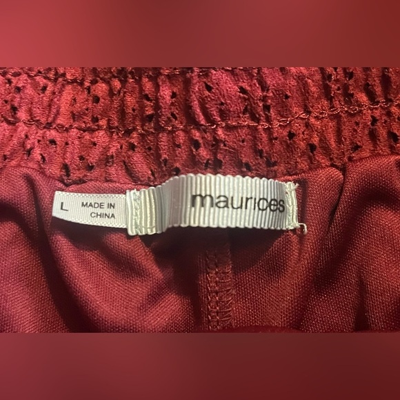 Maurice’s Women's Burgundy Shorts w Pockets & Sport Lining Size Large - Picture 6 of 12